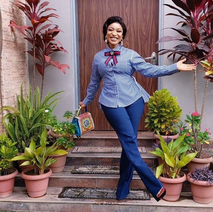 Tonto Dikeh Steps Out In Stylish Corporate Outfit 12