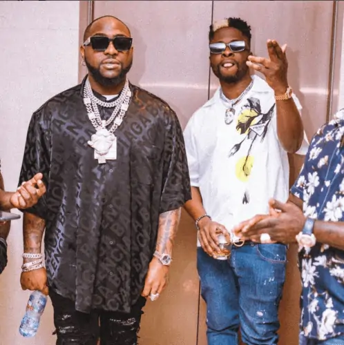 Nigerians Drag and Blast DJ Ecool For Ruining Davido’s 02 Show 3