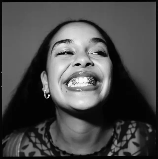 Jorja Smith – Falling or flying 1