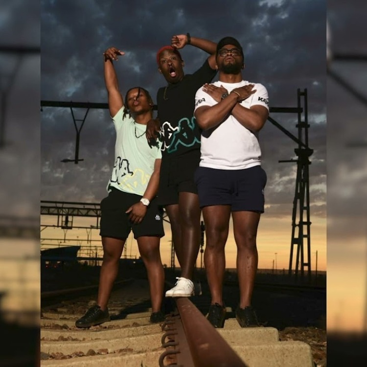 Soweto's Finest – Shibilika Ft. Optimist Music ZA, Flakko, Crush, Tom London & Njabz Finest. 3